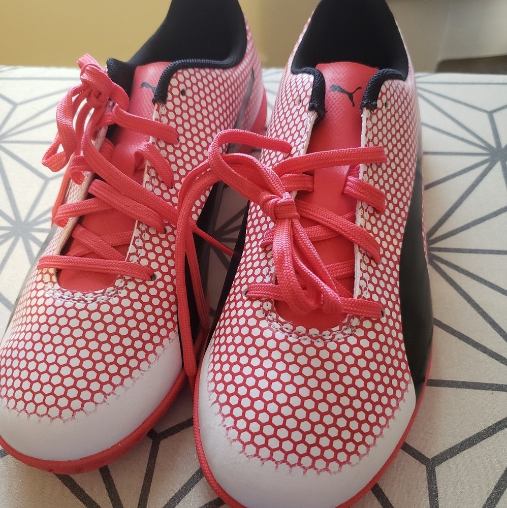 New Puma tennis shoes